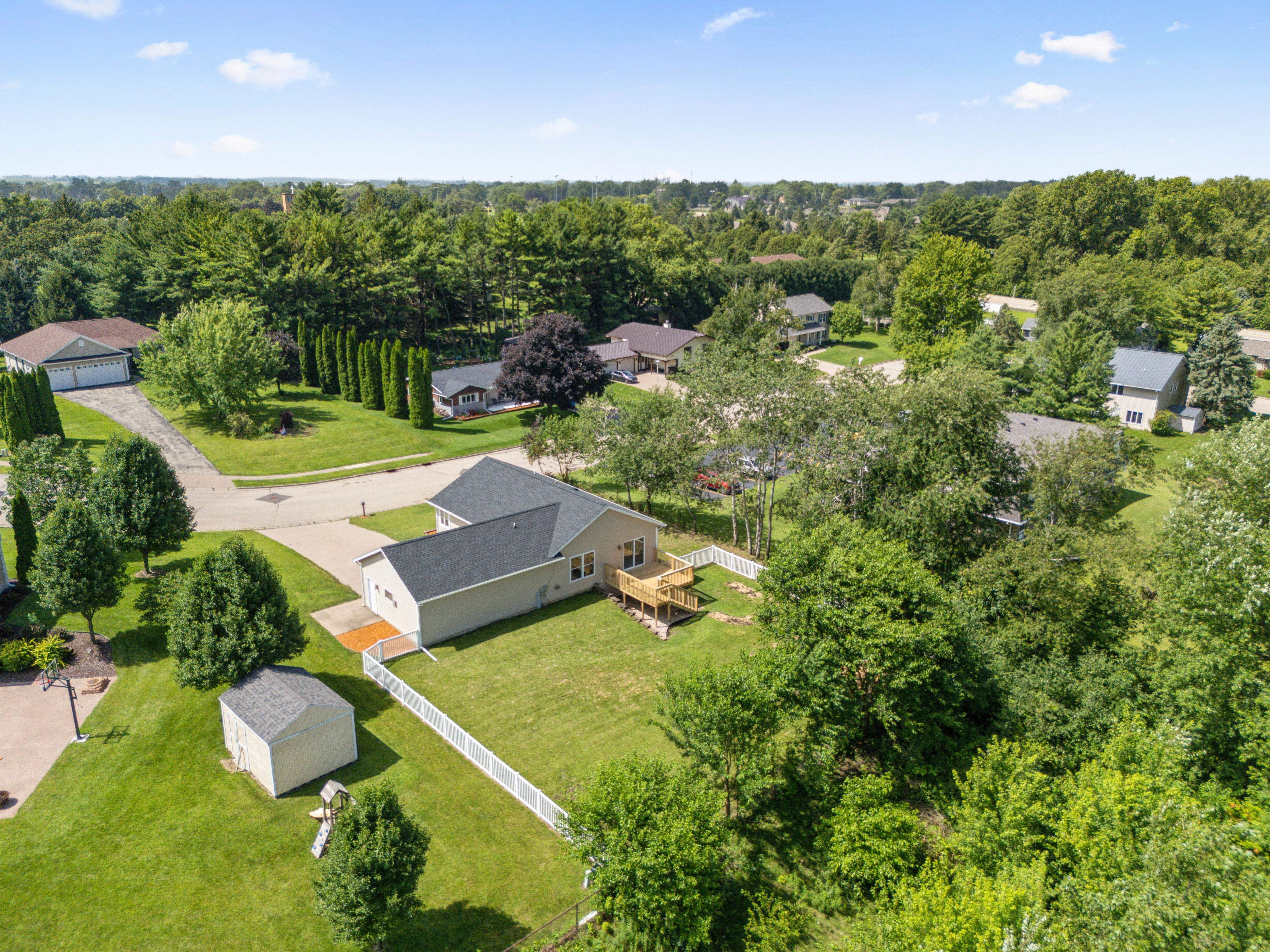 Listing Photo: 53-506 780 Country Club Ct Drone